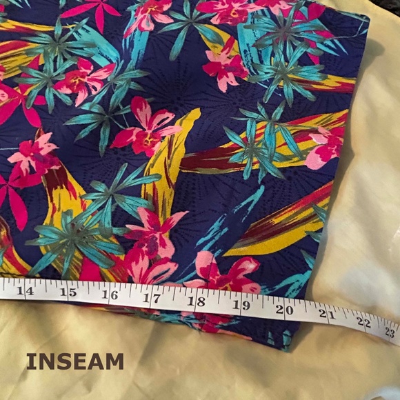 NEW PHOTOS! CAPRIS, FLORAL, SUMMER BLUE (Multicolour), SIZE 5X, BACK & COIN POCK - Picture 5 of 14